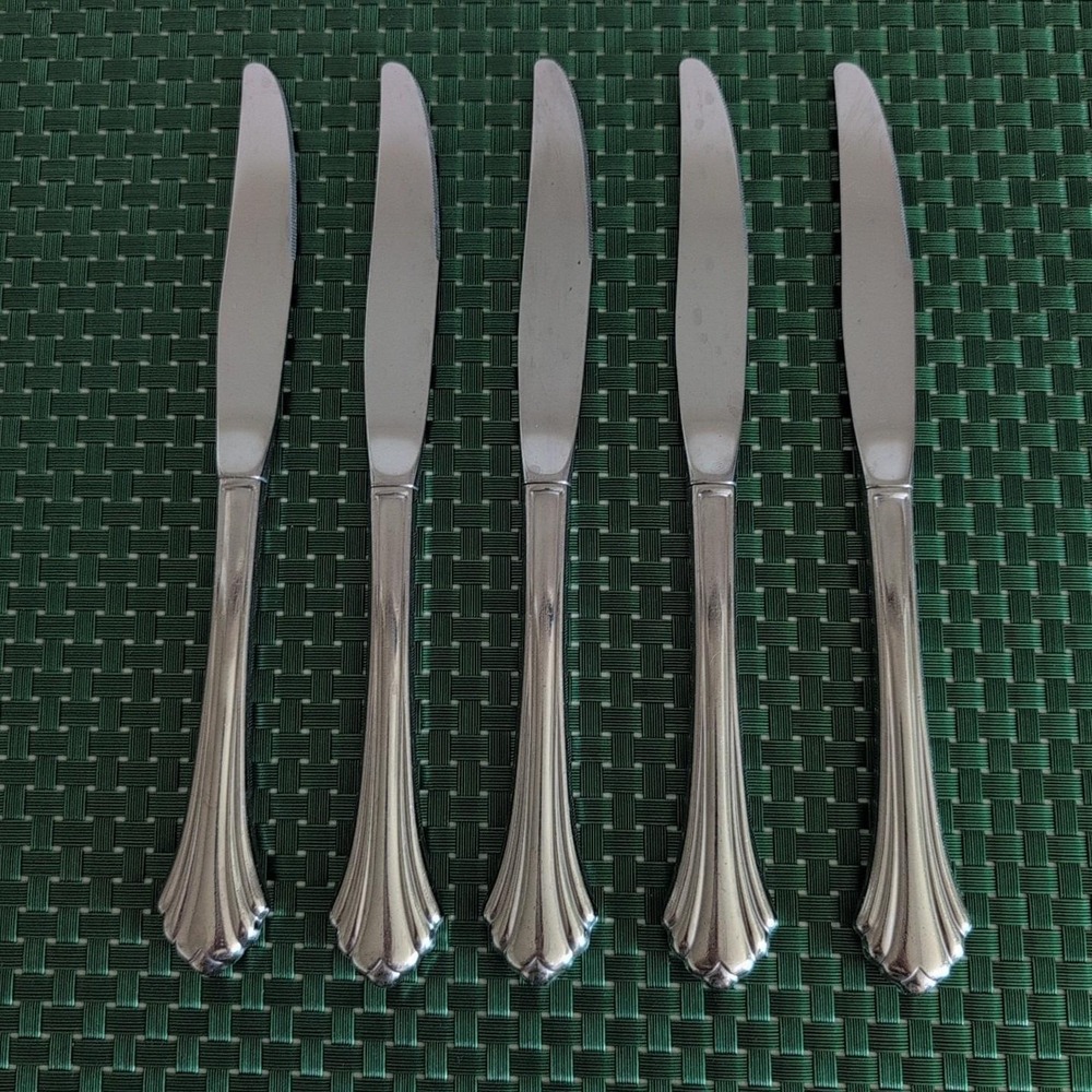 Oneida BANCROFT Dinner Knives USA Flare Tip Glossy Lot Set of 5 Vintage